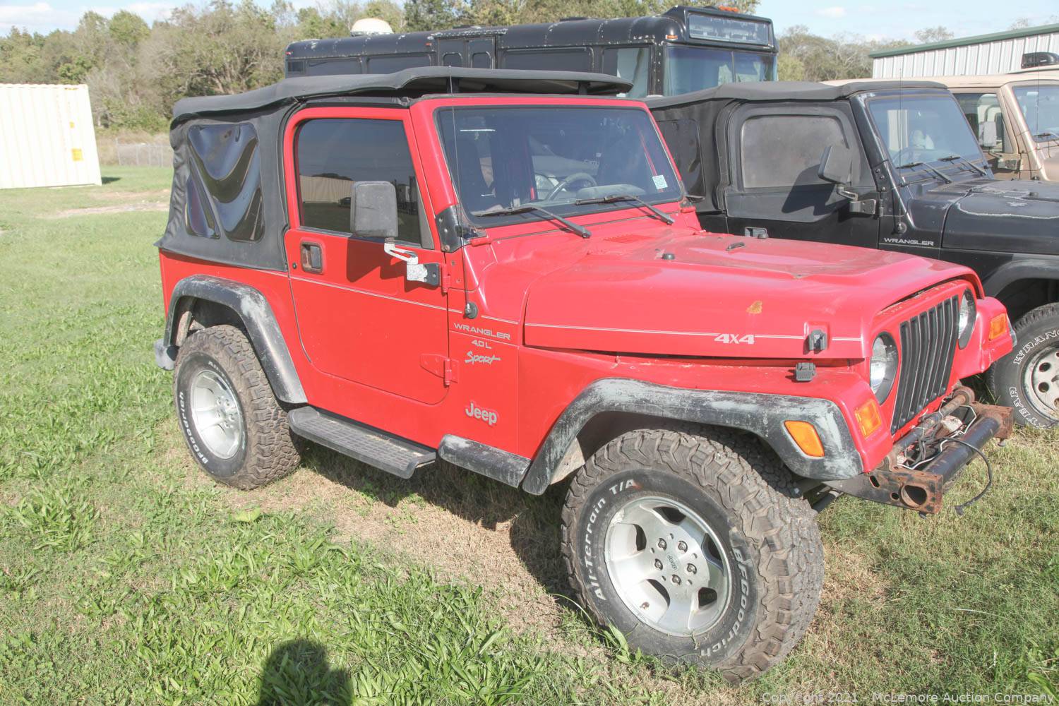 McLemore Auction Company - Auction: Four Classic Jeeps Including a 1990  Custom Wrangler with LS Swap ITEM: 2000 Red Jeep Wrangler S 4WD  V6 VIN  1J4FA9S3YP759306 - BILL OF SALE ONLY