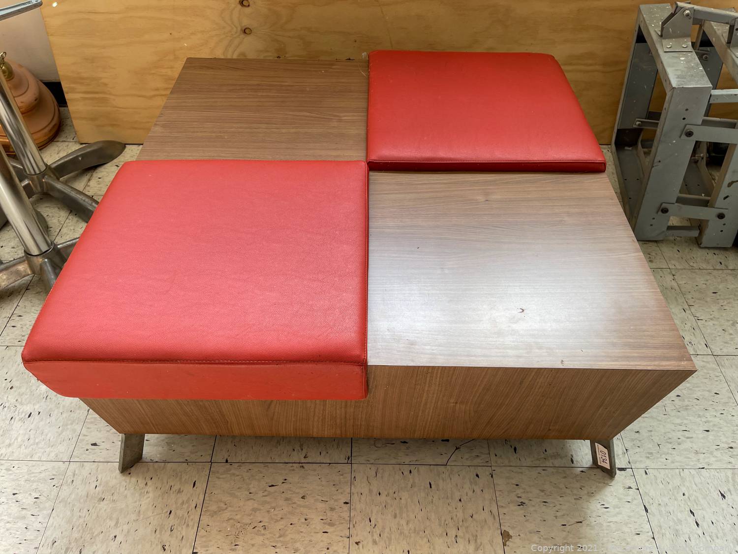 McLemore Auction Company Auction Audio Equipment, Restaurant