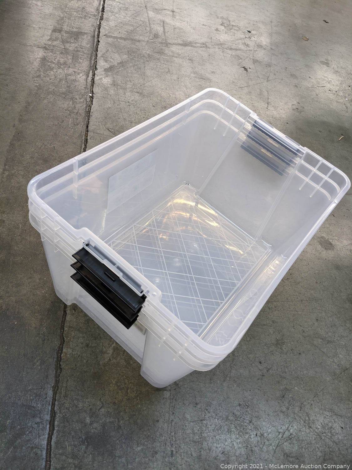 McLemore Auction Company Auction Household Cleaning Supplies