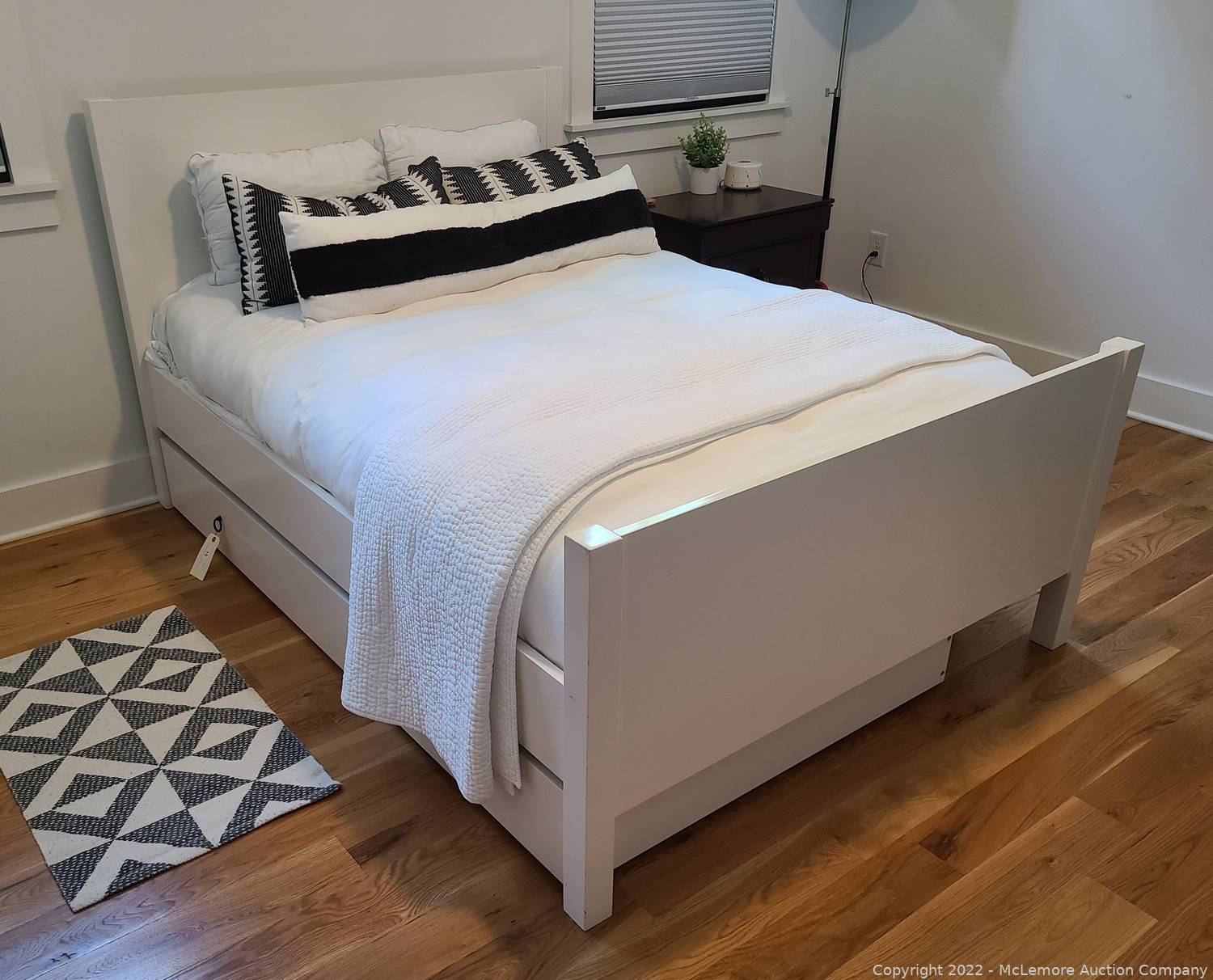 McLemore Auction Company Auction Assortment of Furniture, Rugs and