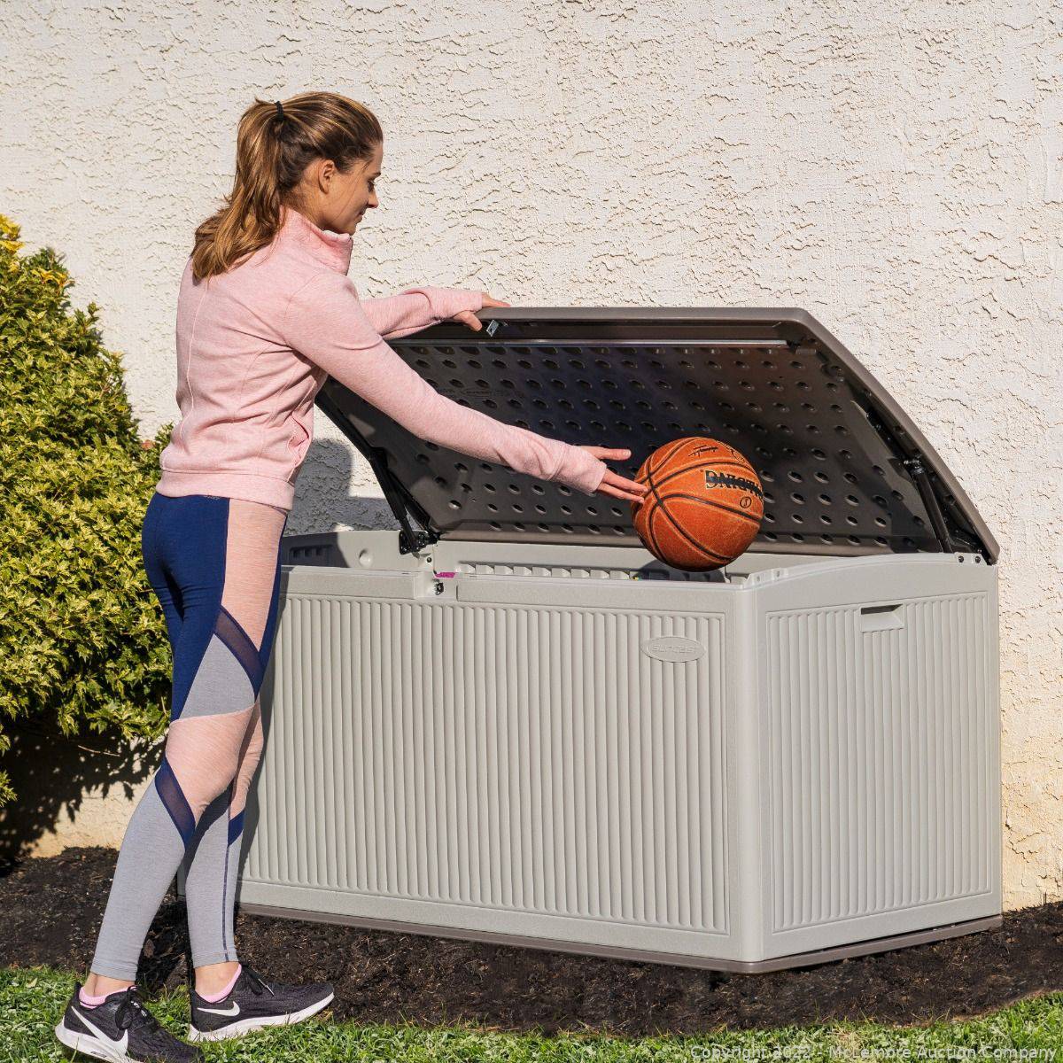 McLemore Auction Company Auction Patio Furniture, Leather Power