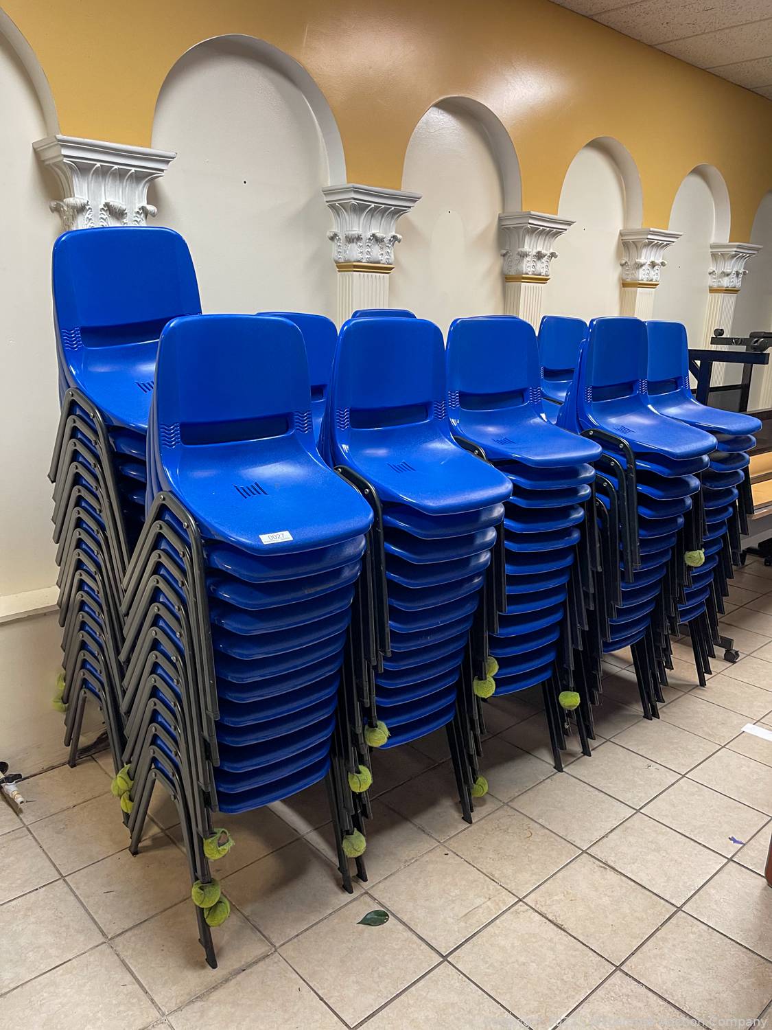 McLemore Auction Company Auction John Deere X730 Lawn Tractors, Lawn