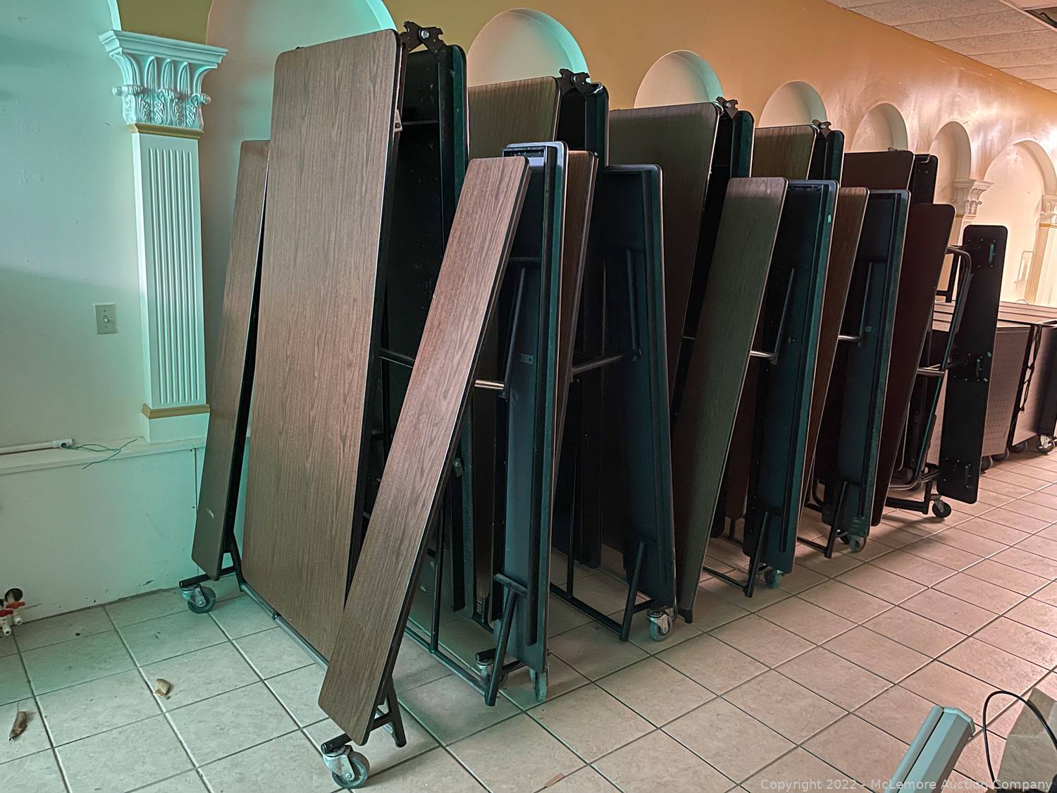 McLemore Auction Company Auction John Deere X730 Lawn Tractors, Lawn