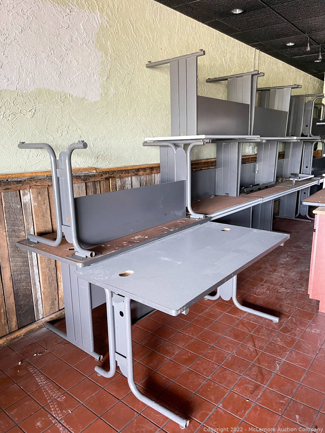 McLemore Auction Company Auction John Deere X730 Lawn Tractors, Lawn