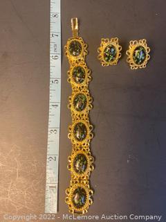 Gold Tone & Decorative Stone Bracelet & Earrings Set.