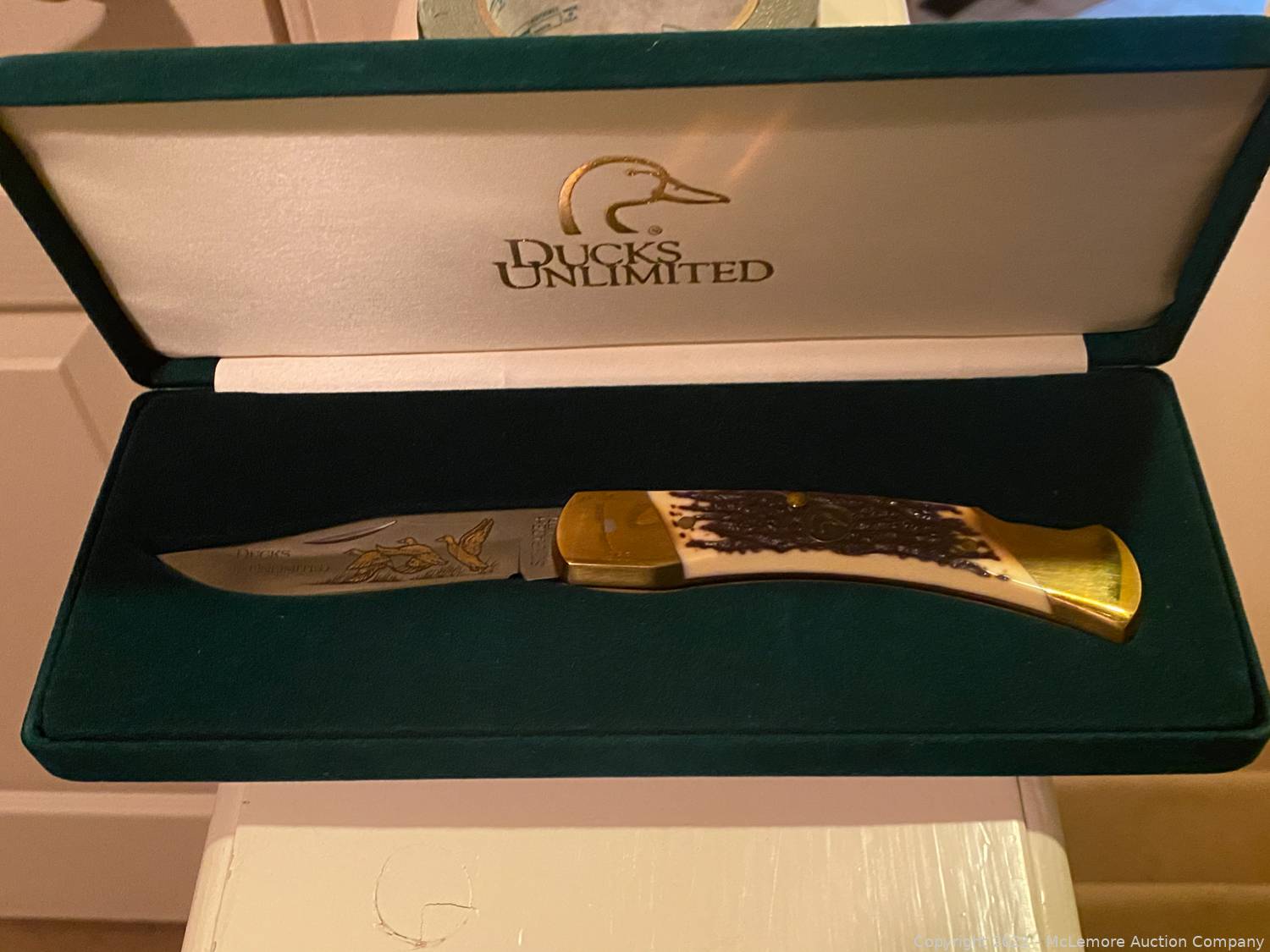 McLemore Auction Company Auction Treadlok Gun Safe, Firearm Cleaning