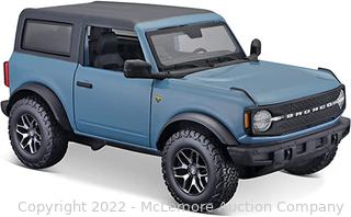 Maisto 1:18 Special Edition 2021 Ford Bronco Wildtrak 2 Door - Light Blue - Not in full retail packaging - Missing Doors - See pics (See Description)