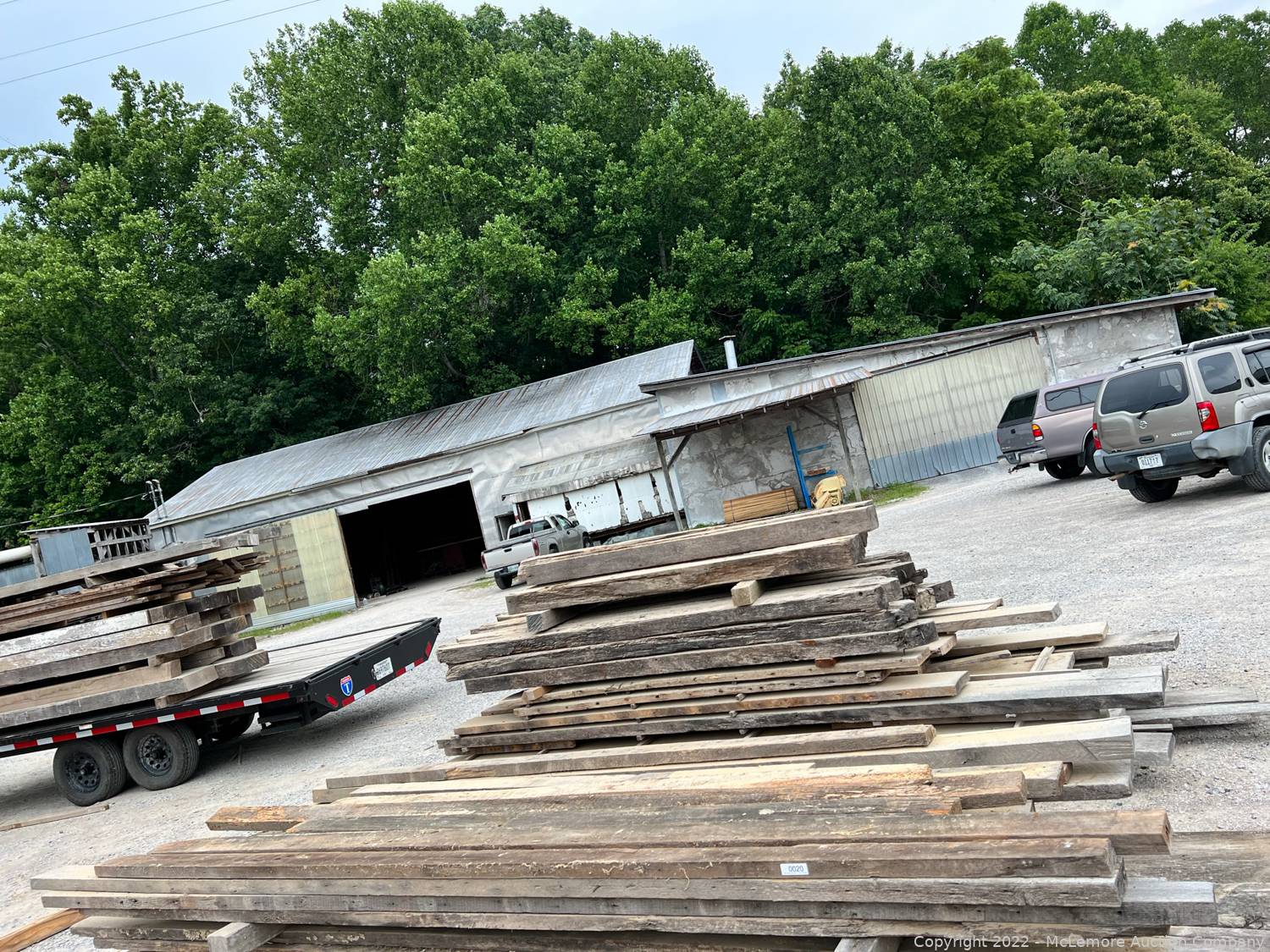 mclemore-auction-company-auction-surplus-lumber-live-edge-slabs-and