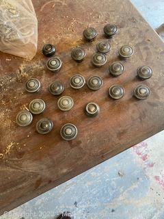 Lot of 21 Knobs