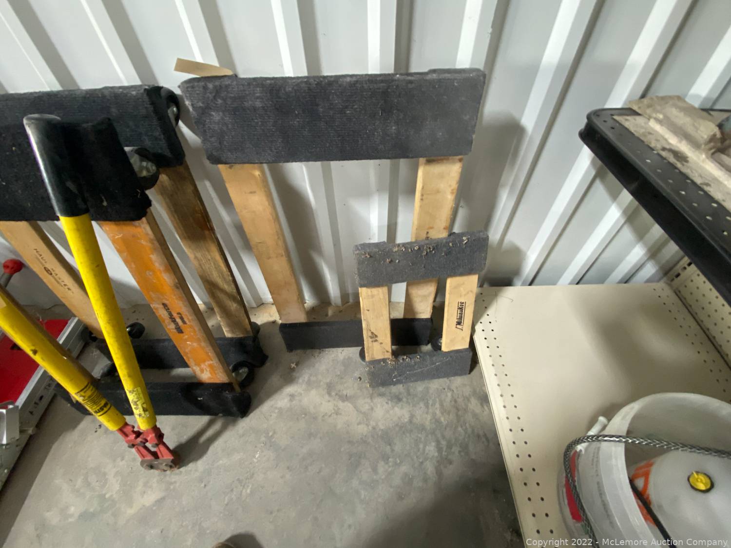 McLemore Auction Company Auction Forklift, Scissor Lift, Trailers