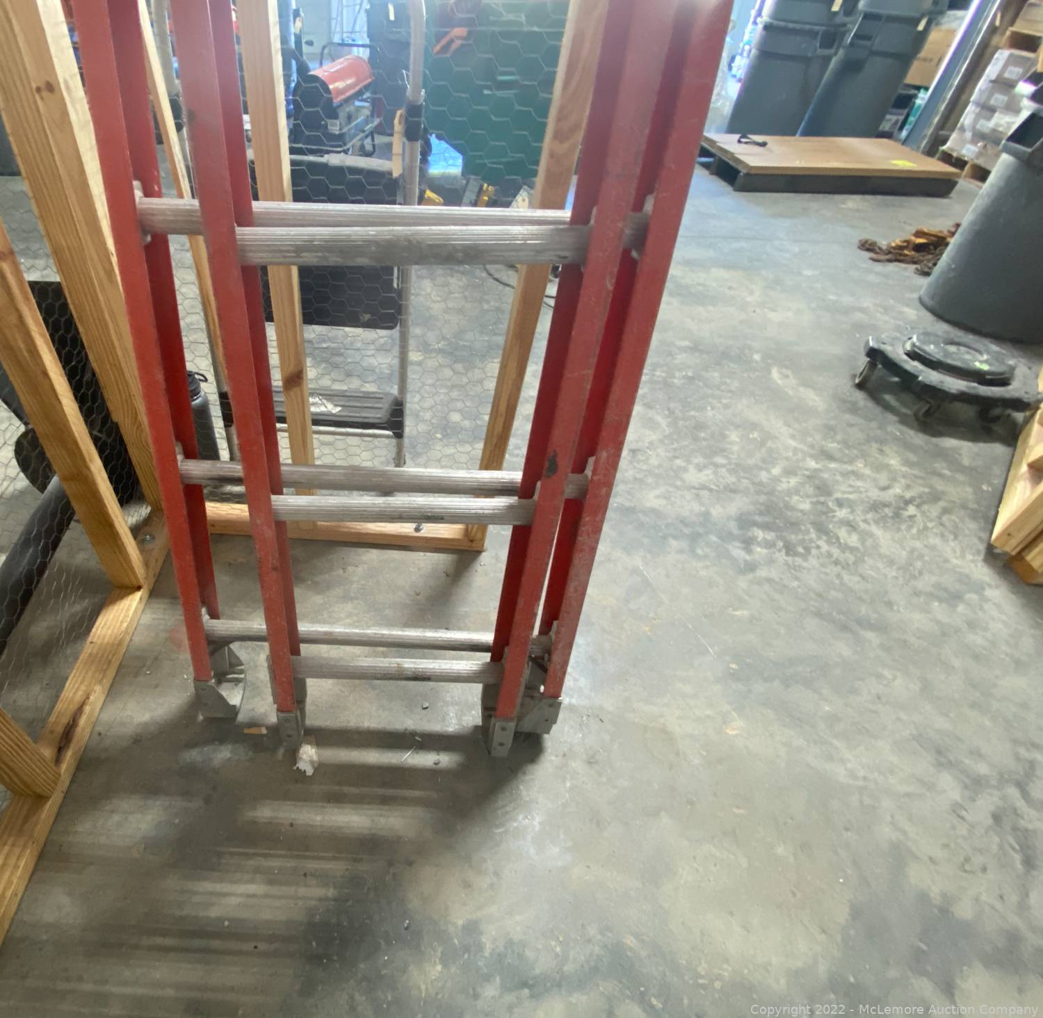 McLemore Auction Company Auction Forklift, Scissor Lift, Trailers