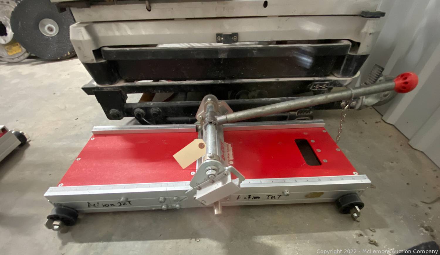 McLemore Auction Company Auction Forklift, Scissor Lift, Trailers