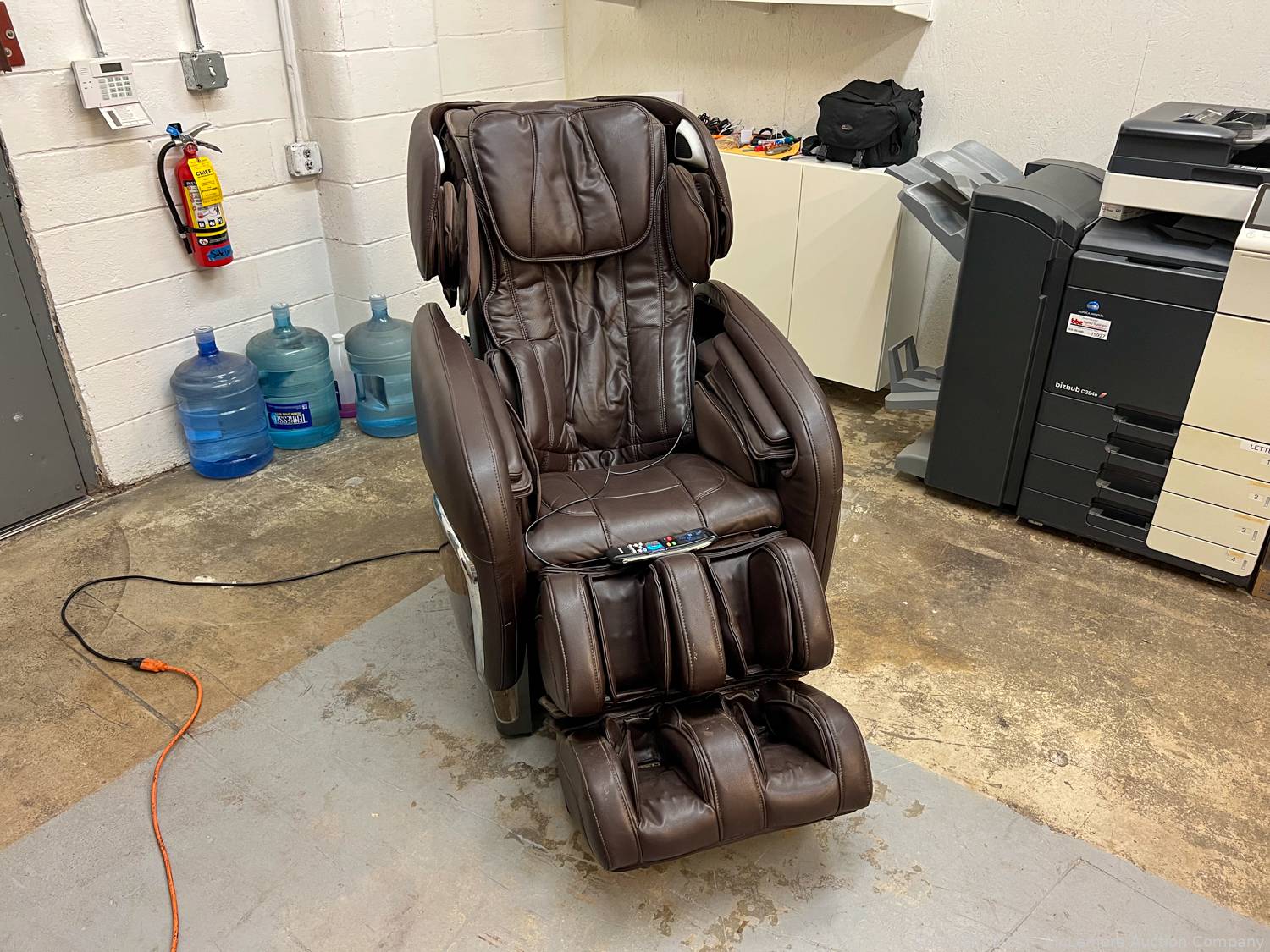 McLemore Auction Company Auction Massage Chair, NordicTrack
