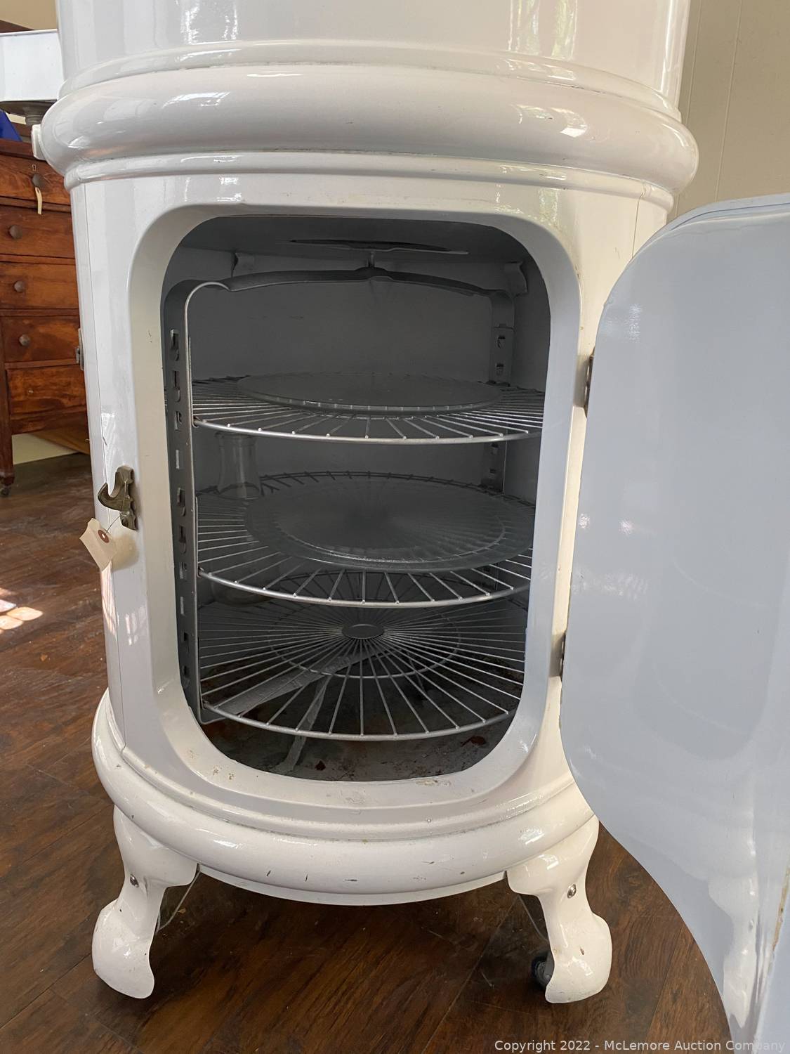 McLemore Auction Company Auction Vintage Kitchen Appliances, Vintage