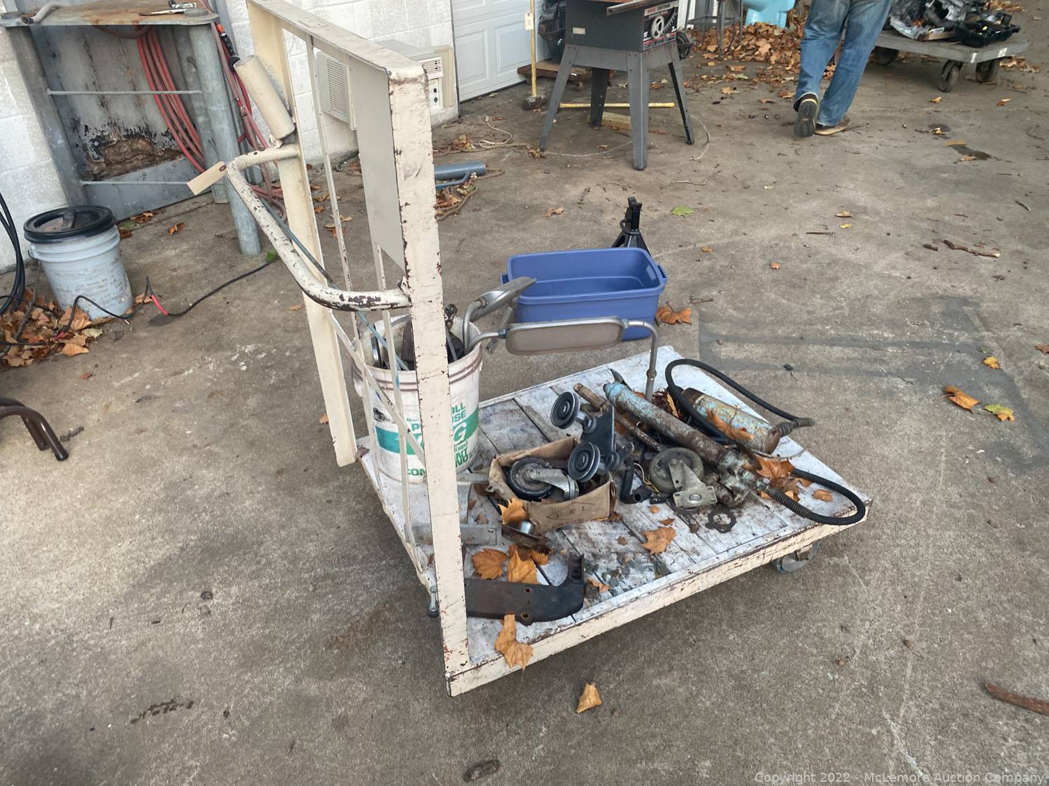 McLemore Auction Company Auction Vintage Kitchen Appliances, Vintage