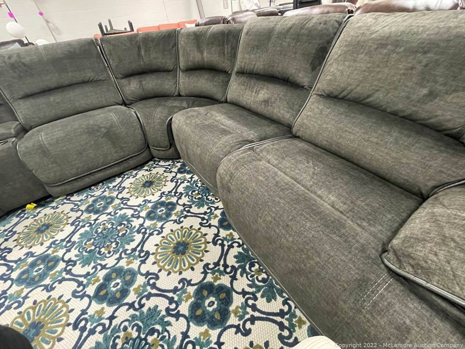 McLemore Auction Company Auction New Redding 6Piece Power Reclining