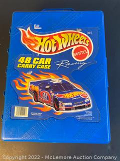 Hot Wheels Case with over 30 Vehicles Included