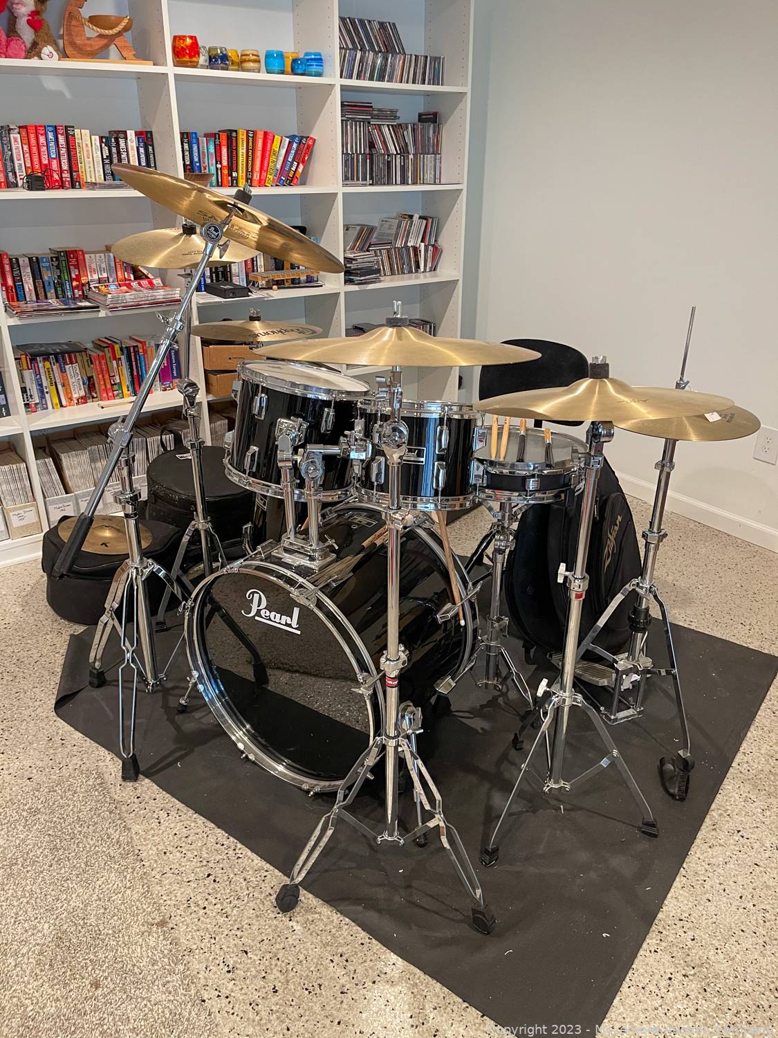 McLemore Auction Company Auction Musical Instruments, High End