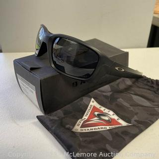 Brand New - Oakley Straightlink Sunglasses Matte Black w/ Gray Polarized Lens -  OO9331 - $190 - SEE LINK (New)