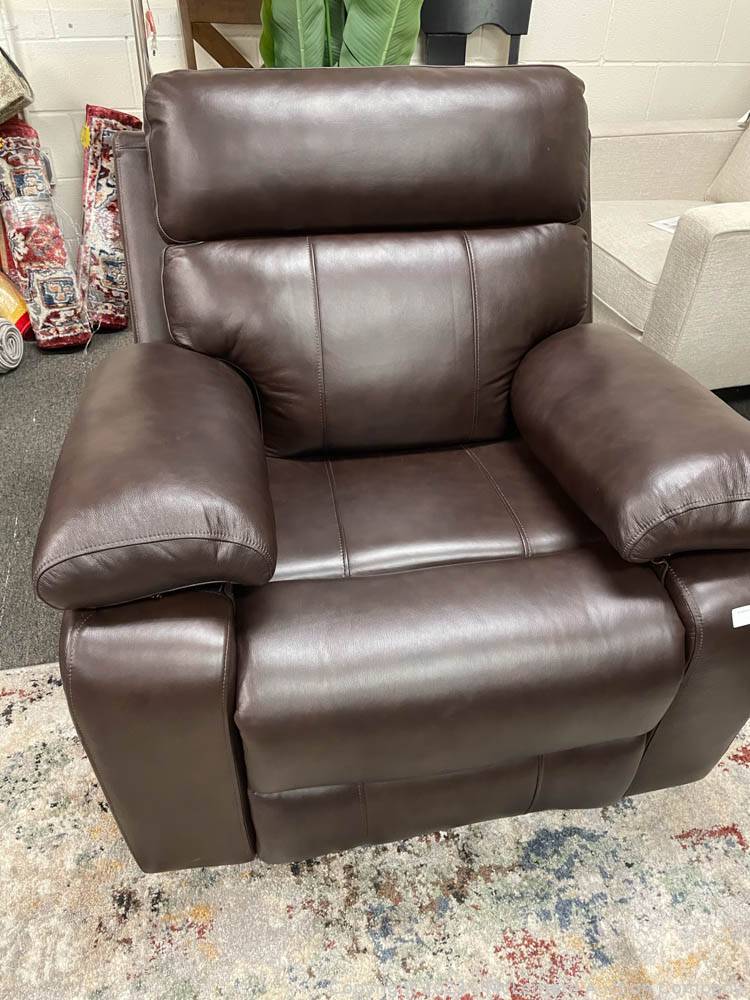 McLemore Auction Company Auction Brand New Items from the Wholesale