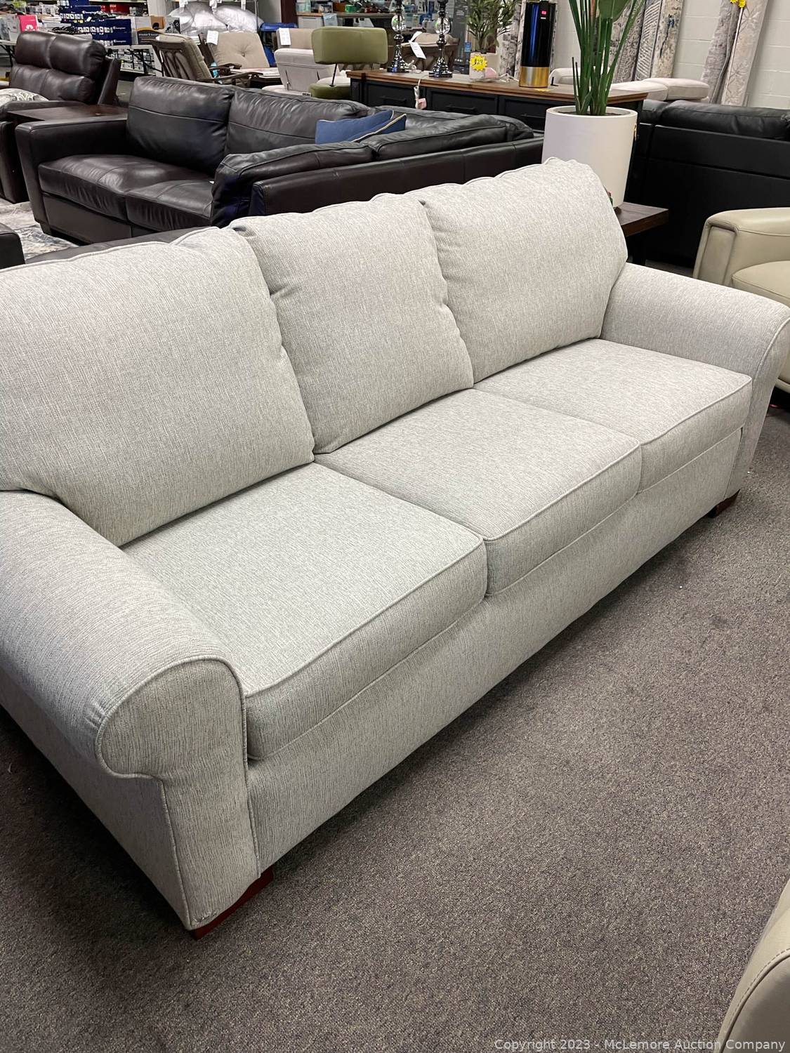 McLemore Auction Company Auction Brand New Items from the Wholesale