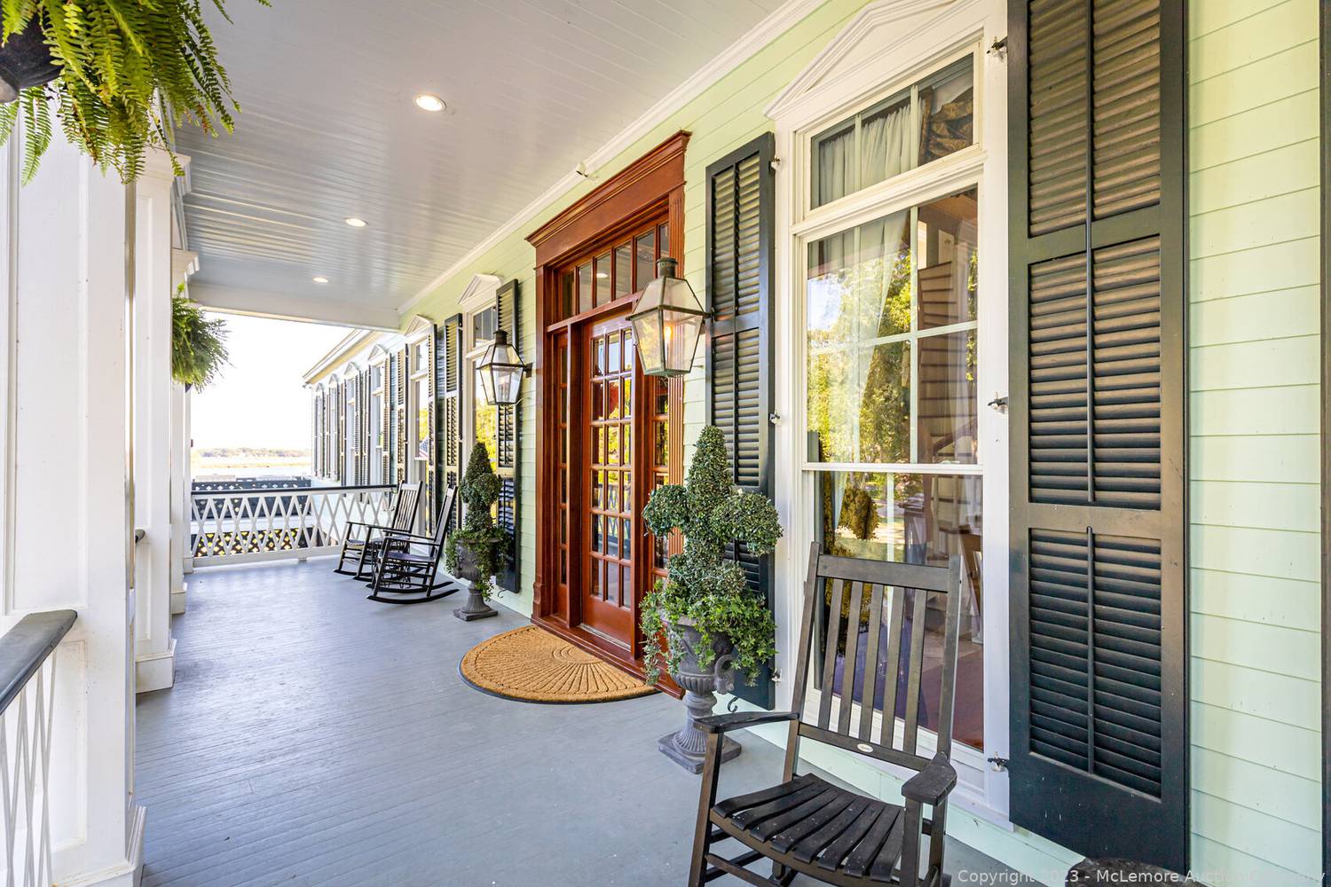 McLemore Auction Company Auction Premier Waterfront Home on 1.3±