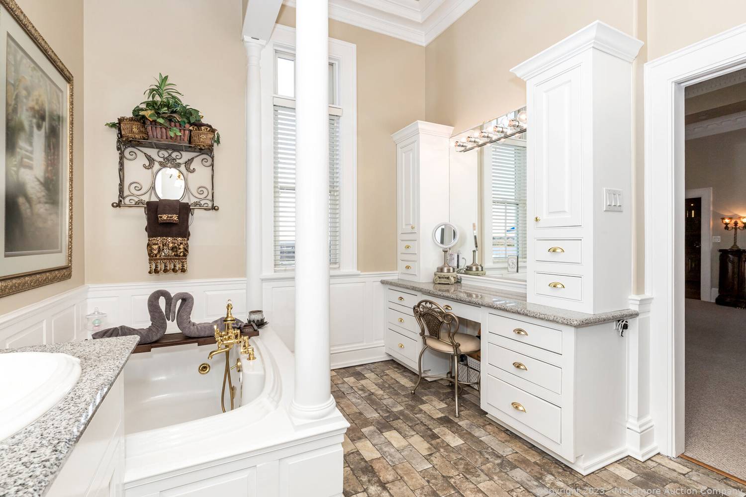 McLemore Auction Company Auction Premier Waterfront Home on 1.3±