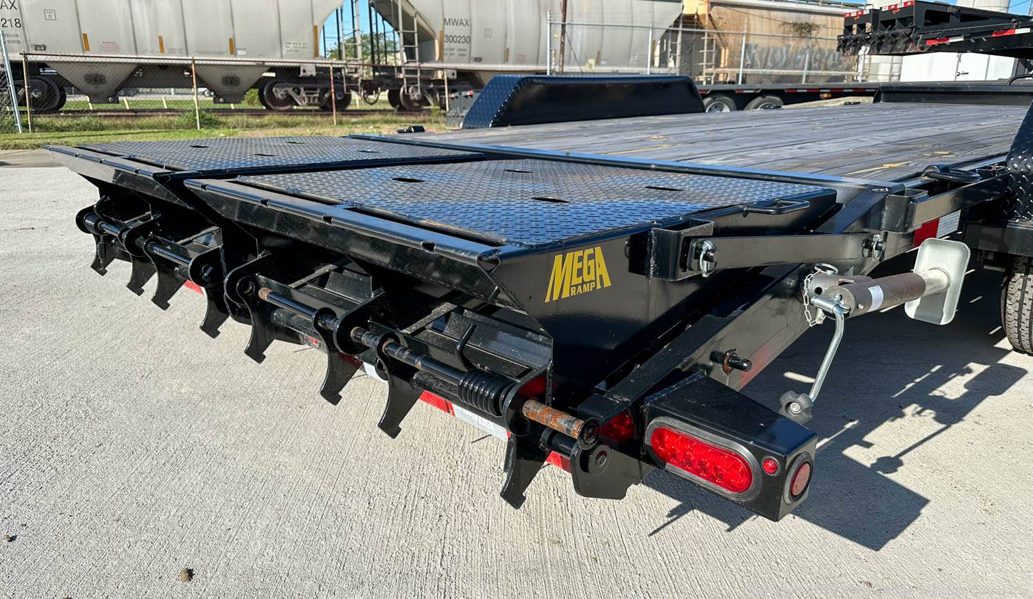 McLemore Auction Company Auction 59 Late Model Utility, Dump