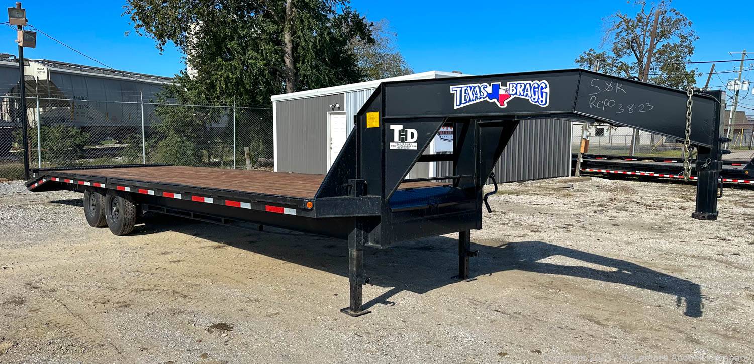 McLemore Auction Company Auction 59 Late Model Utility, Dump