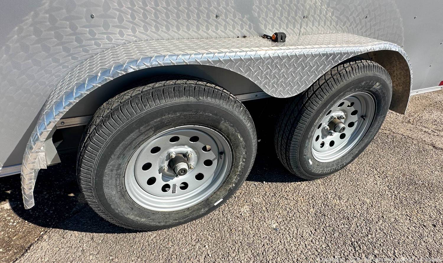 McLemore Auction Company Auction 59 Late Model Utility, Dump