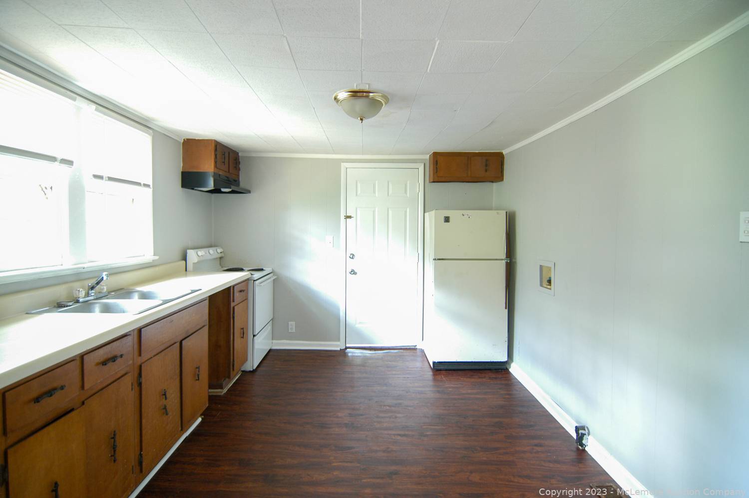 McLemore Auction Company Auction 2 Duplexes and 6 Homes in West