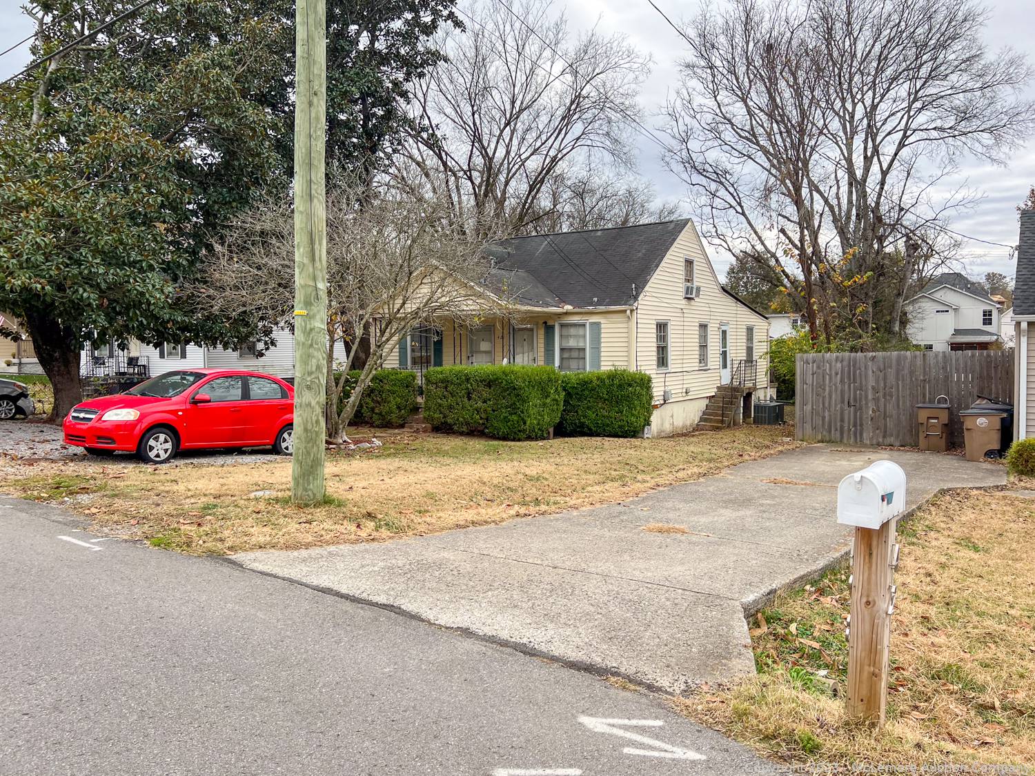 McLemore Auction Company Auction 2 Duplexes and 6 Homes in West