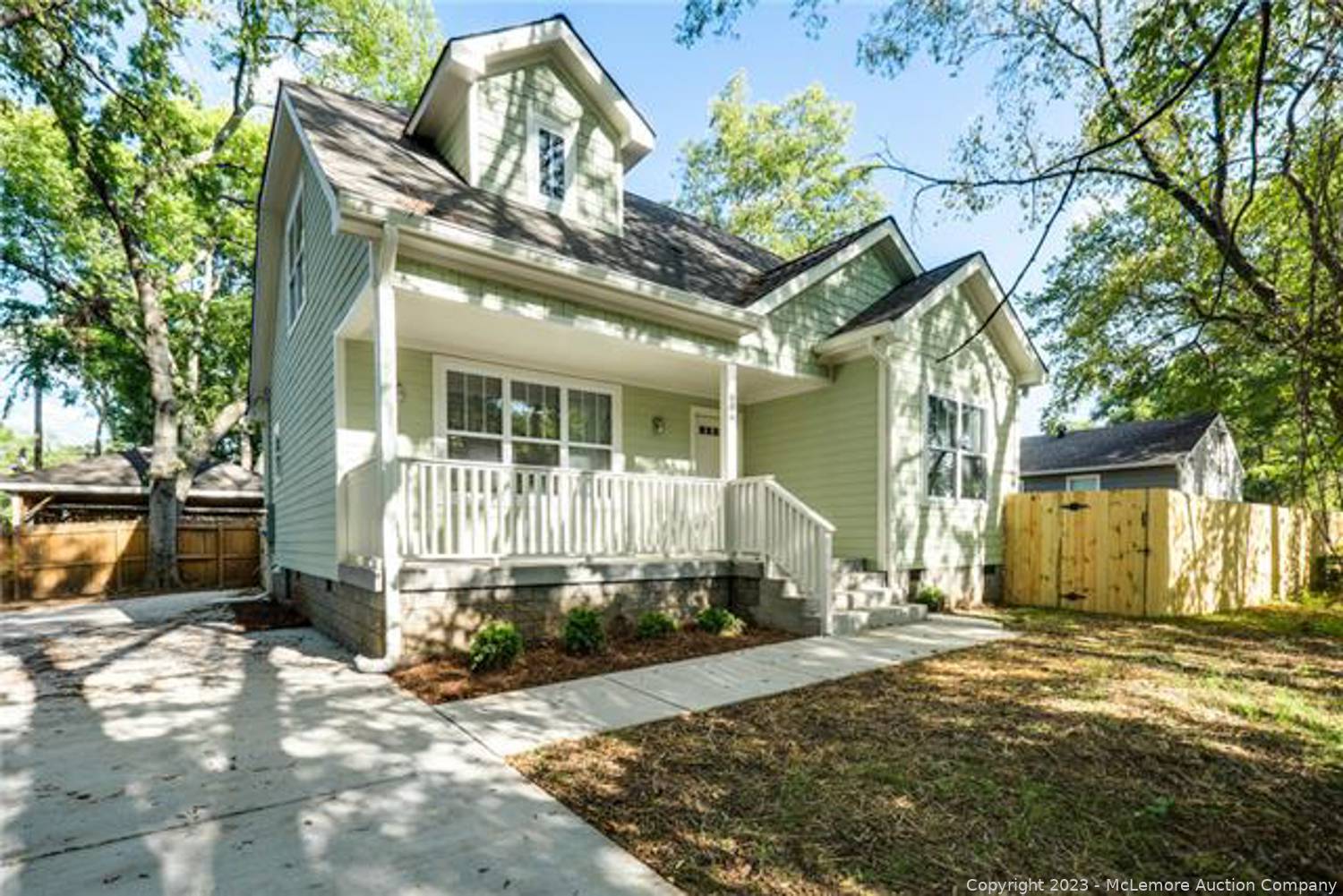 McLemore Auction Company Auction 2 Duplexes and 6 Homes in West