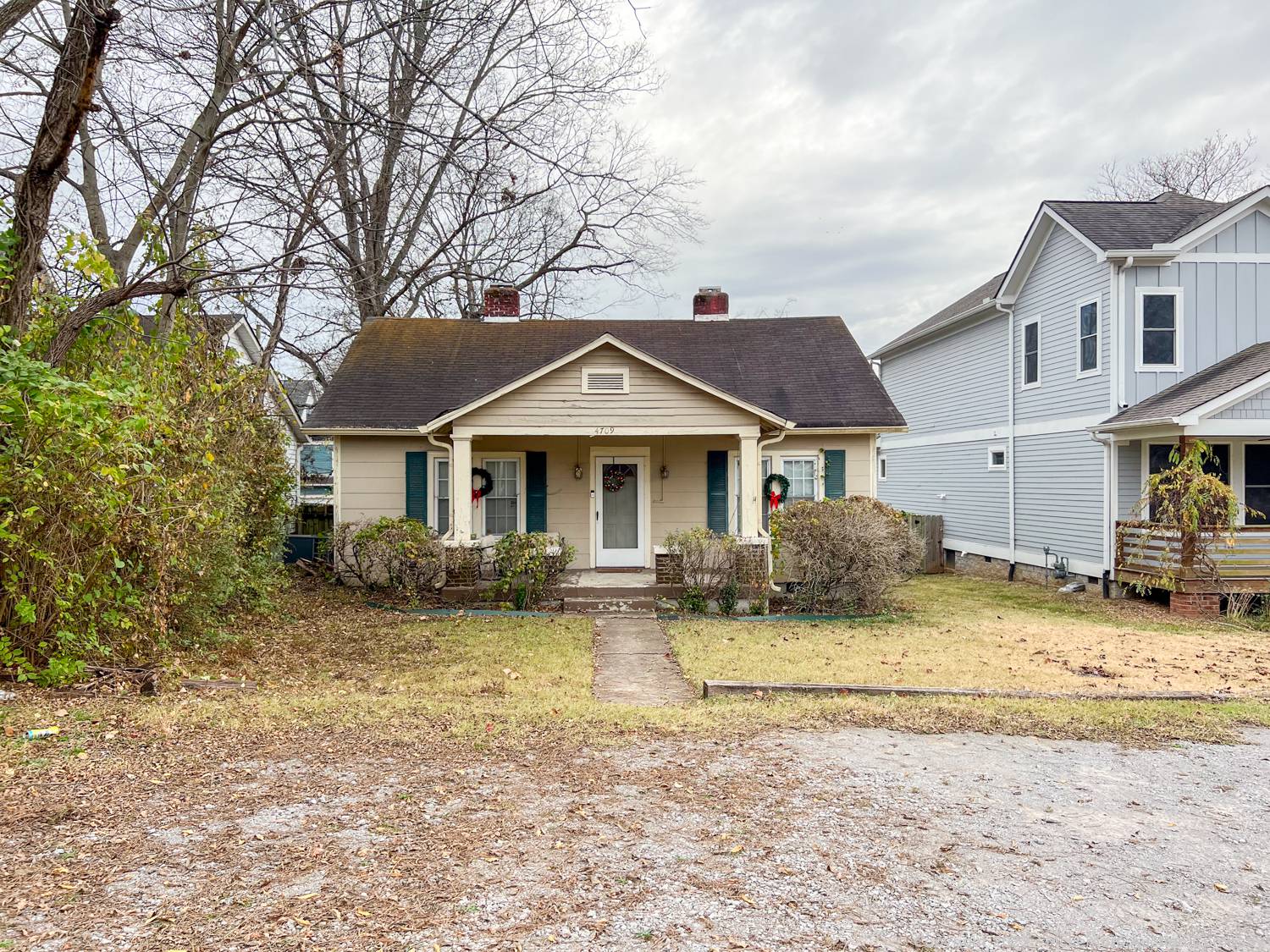 McLemore Auction Company Auction 2 Duplexes and 6 Homes in West