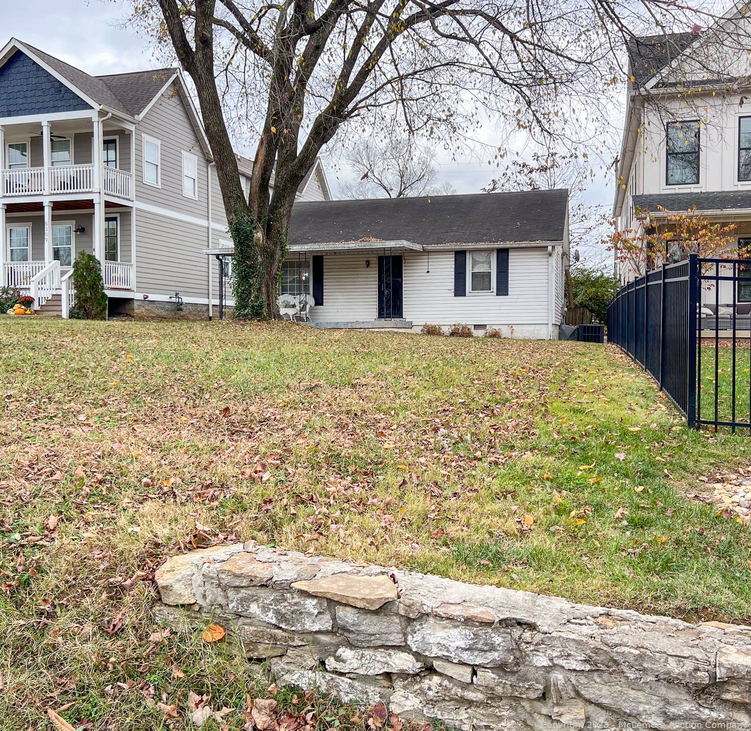 McLemore Auction Company Auction 2 Duplexes and 6 Homes in West