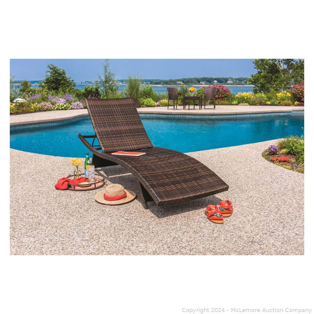 McLemore Auction Company Auction Thomasville Sectional and Dining