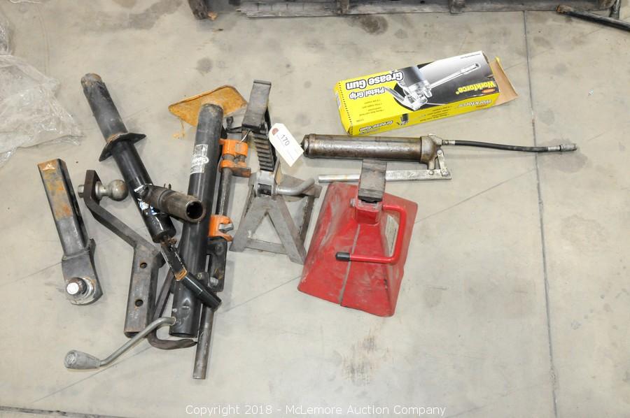 McLemore Auction Company Auction 2004 H2 Hummer, Restaurant