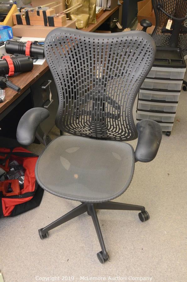 McLemore Auction Company Auction Photography Equipment, Shelving